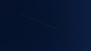 Fast im Zenit passiert die ISS den Asterismus Großer Wagen am 1. Juni 2018 um 22:24 Uhr