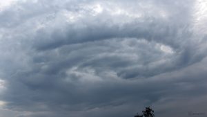 Markante Wolken am 7. Juni 2018 um 19:36 Uhr am Westhimmel von Eisingen