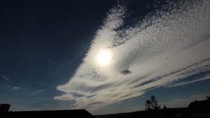 Sonne mit Wolken am 21. Juni 2018 um 17:57 Uhr