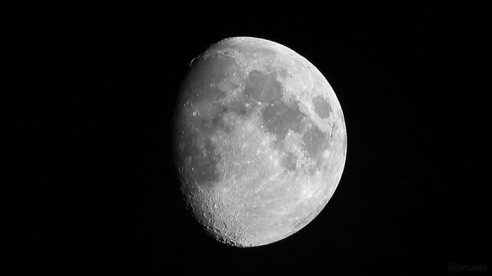 Zunehmender Mond mit Goldenem Henkel am 23. Juni 2018 um 23:41 Uhr