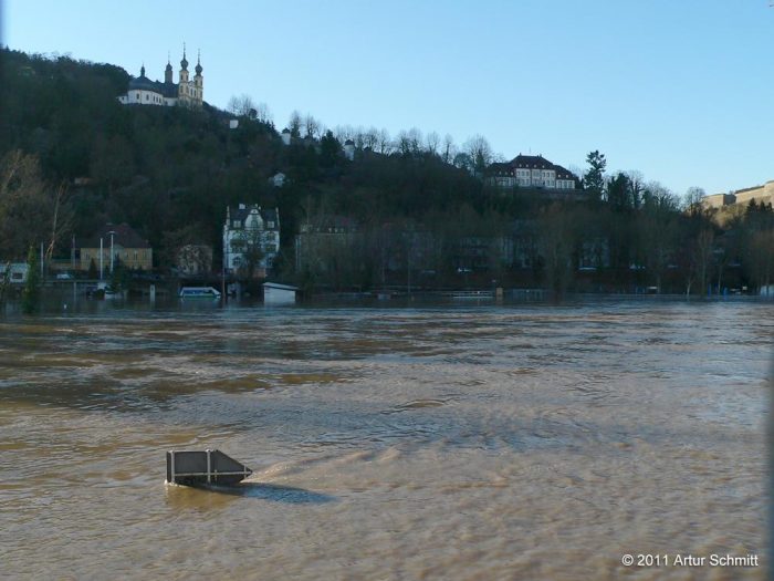 Hochwasser am 16.01.2011 in Würzburg. Der Main unterhalb des Käpelle.