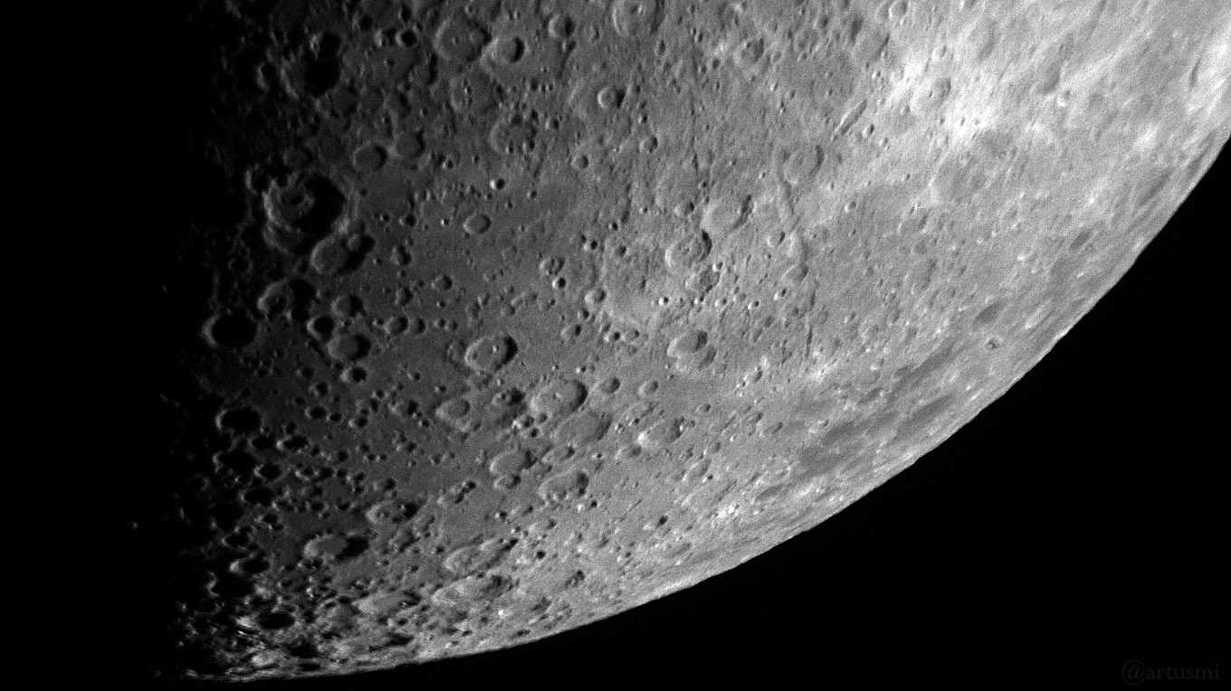 Kraterlandschaft am 19. Juli 2018 um 21:33 Uhr am Südpol des Mondes