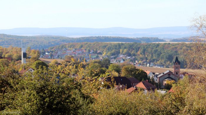 Eisingen am 29. September 2018 um 16:01 Uhr. Im Hintergrund ist ein Teil von Waldbrunn zu sehen.