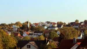 Eisingen mit Blick auf die Philippuskirche am 7. Oktober 2018 um 17:04 Uhr