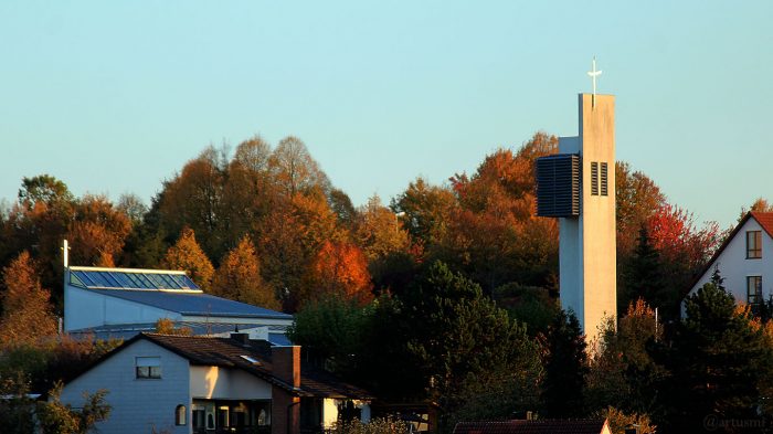 Philippuskirche in Eisingen am 12. Oktober 2018 um 18:07 Uhr