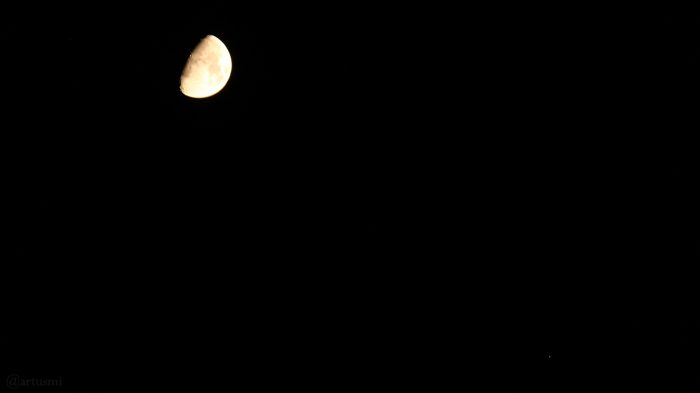 Zunehmender Mond und Planet Mars am 18. Oktober 2018 um 21:49 Uhr