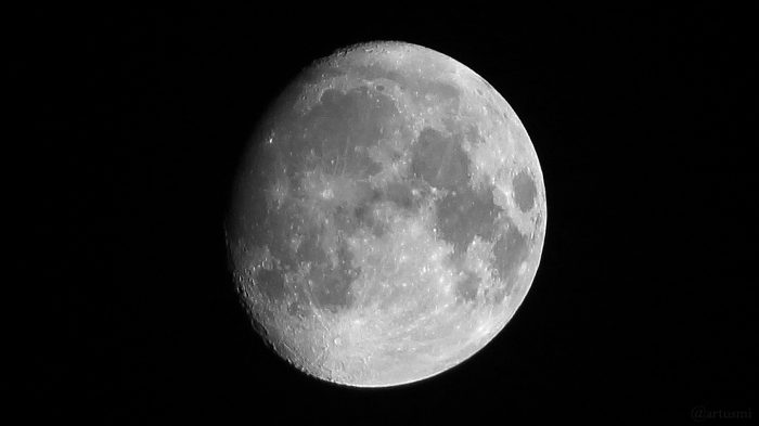 Zunehmender Mond am 21. Oktober 2018 um 22:12 Uhr