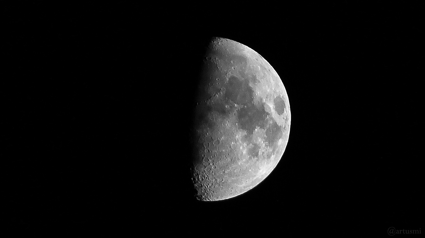 Zunehmender Mond am 16. November 2018 um 18:01 Uhr