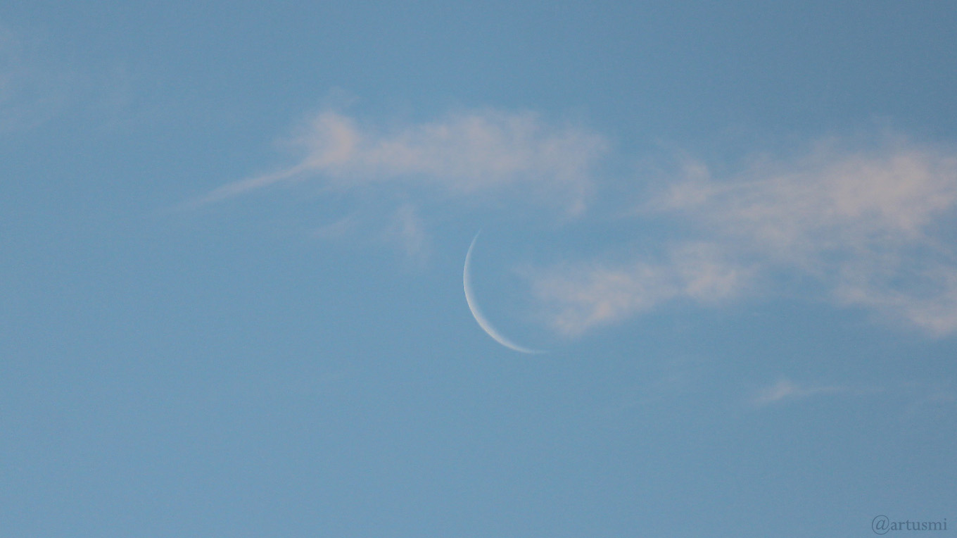 Schmale Mondsichel am 3. Januar 2019 um 08:19 Uhr am SSO-Himmel