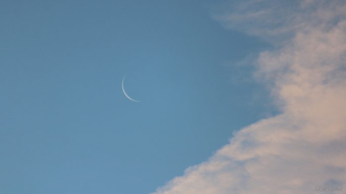 Schmale Mondsichel am 3. Januar 2019 um 08:21 Uhr am SSO-Himmel