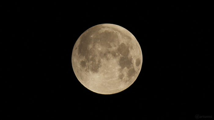 Halbschattenfinsternis während der totalen Mondfinsternis am 21. Januar 2019 um 04:03 Uhr