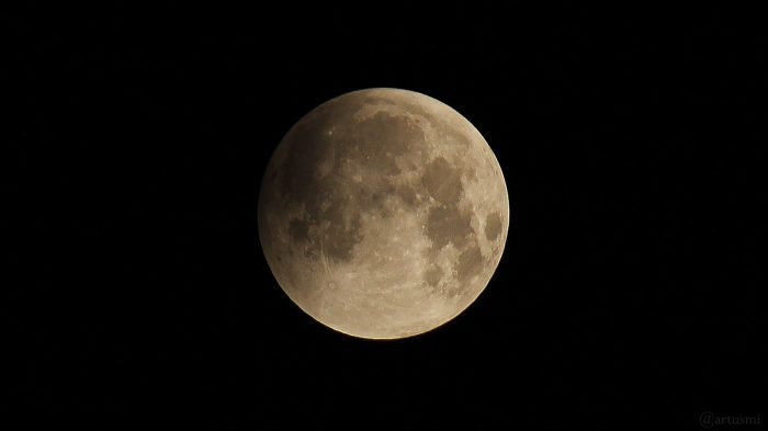Halbschattenfinsternis während der totalen Mondfinsternis am 21. Januar 2019 um 04:25 Uhr