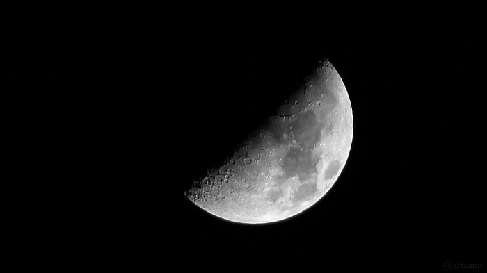 Zunehmender Mond am 12. Februar 2019 um 22:07 Uhr