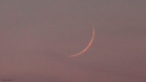 Schmale Mondsichel erstmals nach Neumond am 6. April 2019 um 20:27 Uhr