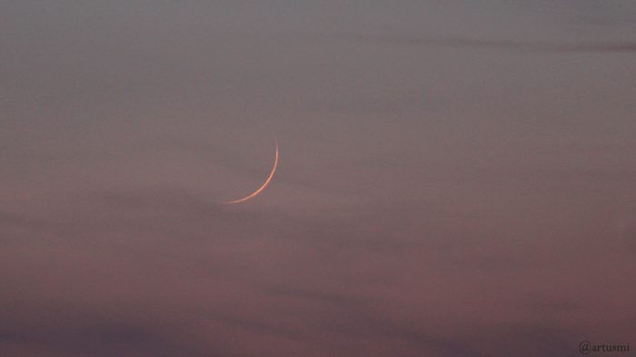 Schmale Mondsichel erstmals nach Neumond am 6. April 2019 um 20:28 Uhr