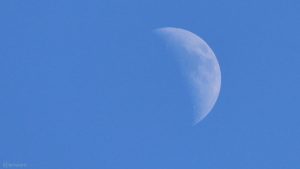 Zunehmender Mond mit randnahem Mare Crisium am 11. April 2019 um 18:22 Uhr