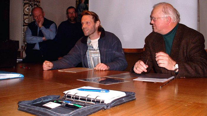 Björn Hauschild und 1. Bürgermeister Erich Günder beim Treffen des IK-Eisingen-Westumgehung am 9. Dezember 2003