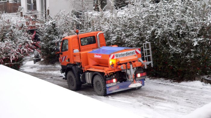 Neues Winterdienst-Kfz der Gemeinde Eisingen am 17. Dezember 2009 im Einsatz