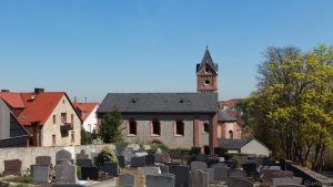 Alter Friedhof und St. Nikolauskirche am 18. April 2018
