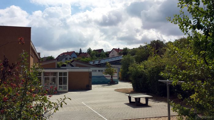 Pausenhof der Grundschule Eisingen-Waldbrunn am 14. August 2018
