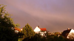 Regenbogen während Graupelschauer am 4. Mai 2019 um 20:05 Uhr