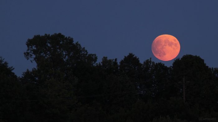 Mondaufgang über dem Guttenberger Forst am 16. Juli 2019 um 21:33 Uhr