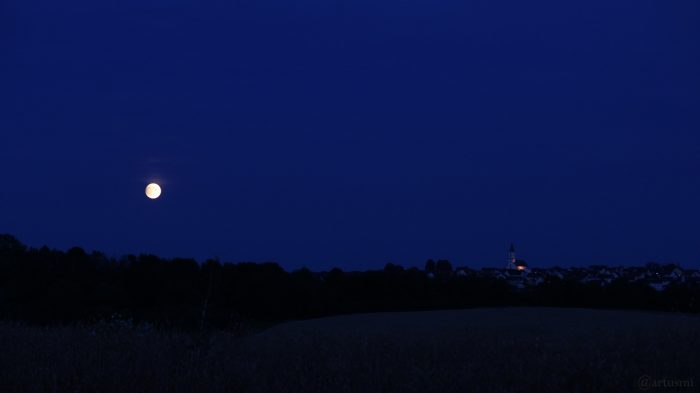 Mond und Kist bei Würzburg am 16. Juli 2019 um 21:48 Uhr