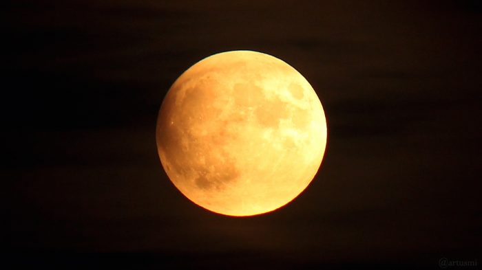 Der Mond im Halbschatten am 16. Juli 2019 um 21:57 Uhr