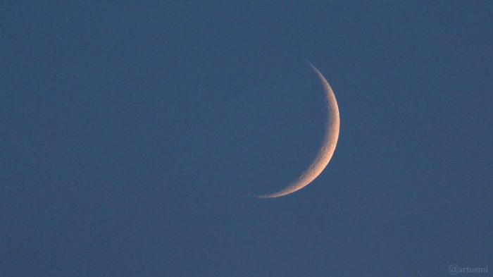 Schmale Mondsichel am 3. August 2019 um 21:13 Uhr