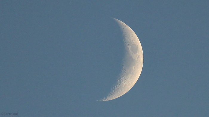 Zunehmender Mond am 3. September 2019 um 19:56 Uhr am Westsüdwesthimmel