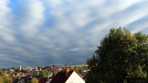Ex-Hurrikanausläufer hinterlassen ihre Spuren am Himmel von Eisingen