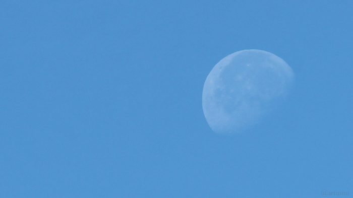 Abnehmender Mond am 19. September 2019 um 10:37 Uhr