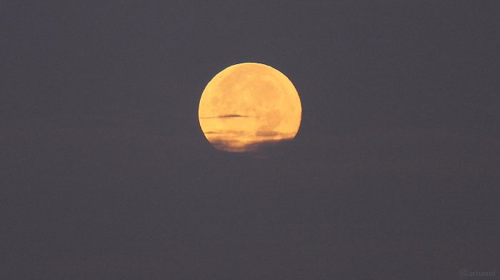 Untergehender Mond am 14. Oktober 2019 um 07:28 Uhr