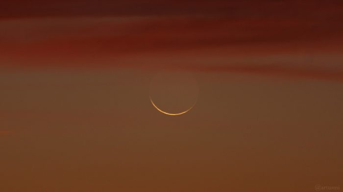Liegende, sehr schmale Mondsichel am 27. Oktober 2019 um 06:06 Uhr am Osthimmel von Eisingen