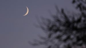 Zunehmender Mond und Planet Jupiter am 31. Oktober 2019 um 17:15 Uhr am Südsüdwesthimmel