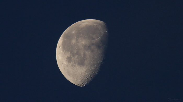Abnehmender Mond am 17. Dezember 2019 um 08:18 Uhr