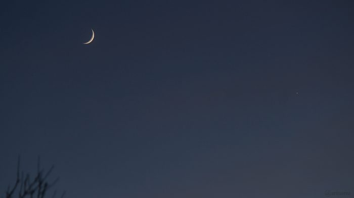 Mond und Venus am 29. Dezember 2019 um 16:51 Uhr am Südwesthimmel