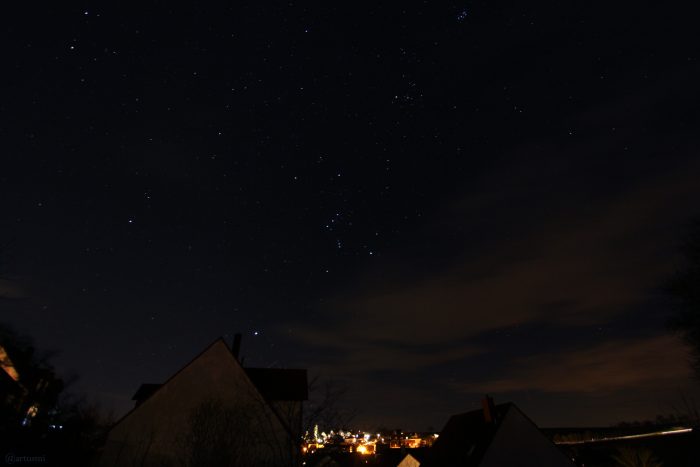 Südhimmel von Eisingen mit den Sternbildern Orion und Stier am 15. Januar 2020 um 21:15 Uhr