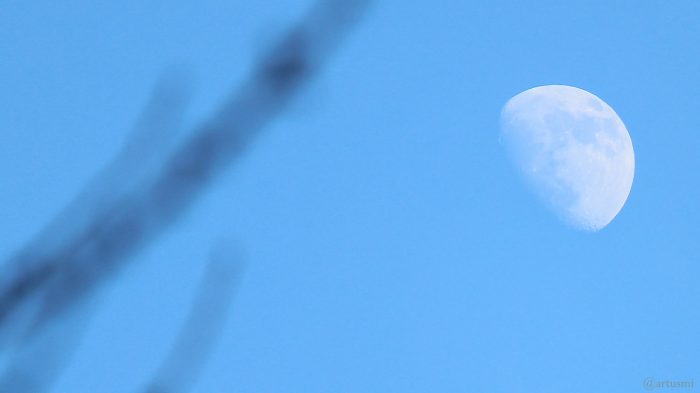 Zunehmender Mond mit Goldenem Henkel am 4. Februar 2020 um 15:31 Uhr