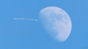 Zunehmender Mond mit Goldenem Henkel am 4. Februar 2020 um 15:36 Uhr