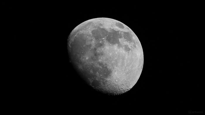 Zunehmender Mond am 4. April 2020 um 21:28 Uhr