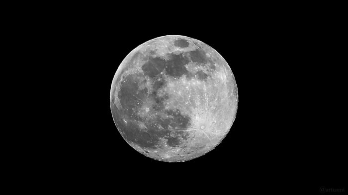 Der Mond am 7. April 2020 um 21:11 Uhr in Eisingen. Bis 8. April 2020, 04:35 Uhr "entwickelt" sich der Mond zum größten Vollmond des Jahres.
