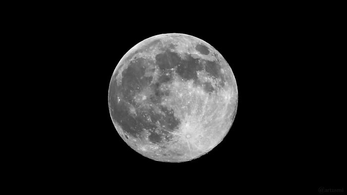 Der Mond am 8. April 2020 um 00:17 Uhr in Eisingen. Bis 04:35 Uhr "entwickelt" sich er sich zum größten Vollmond des Jahres.