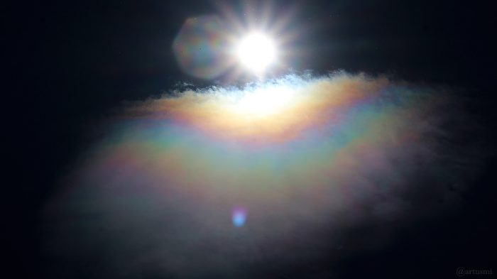 Sonne und irisierende Wolke am 19. Mai 2020 um 11:25 Uhr