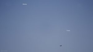 Merkur, Venus und Flugzeug am 23. Mai 2020 um 21:26 Uhr