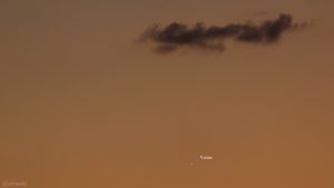 Sichel der nur noch zu 1,3% beleuchteten Venus am 28. Mai 2020 um 21:37 Uhr