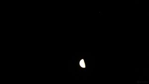 Abnehmender Mond am 12. Juli 2020 um 02:03 Uhr nahe bei Mars