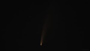 Komet C/2020 F3 (NEOWISE) am 12. Juli 2020 um 02:57 Uhr am Nordosthimmel von Eisingen