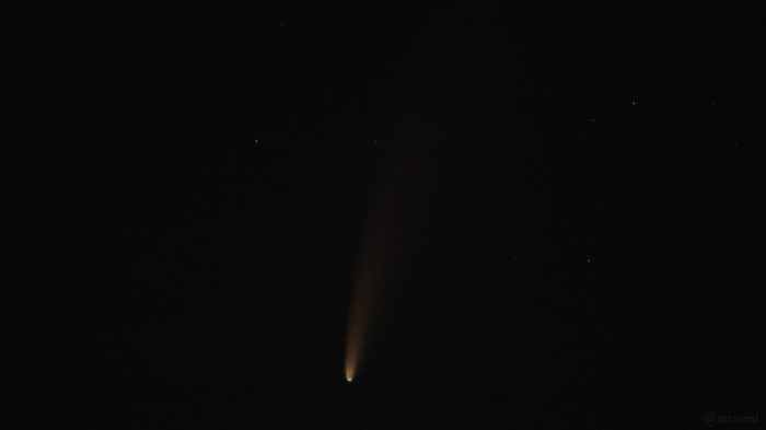 Komet C/2020 F3 (NEOWISE) am 12. Juli 2020 um 02:57 Uhr am Nordosthimmel von Eisingen