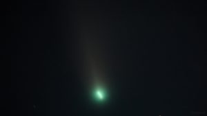 Komet C/2020 F3 (NEOWISE) am 21. Juli 2020 um 23:02 Uhr am Nordwesthimmel von Eisingen